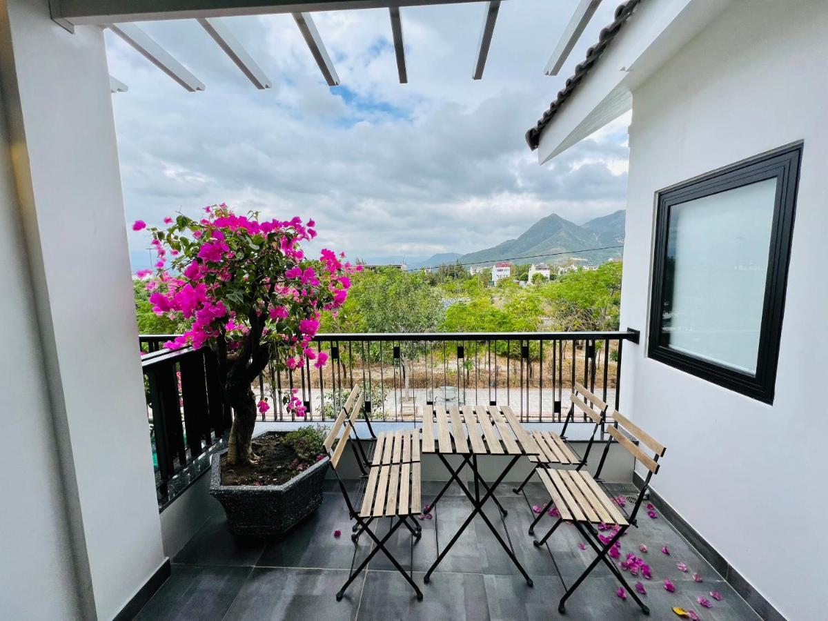 The Track Homestay - Near Bai Dai Beach Cam Lam Exteriör bild