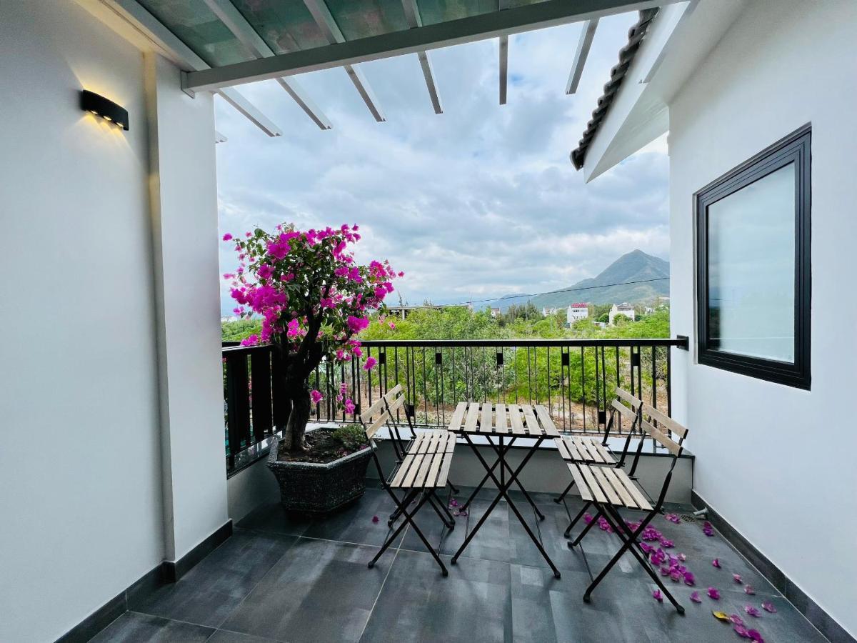 The Track Homestay - Near Bai Dai Beach Cam Lam Exteriör bild