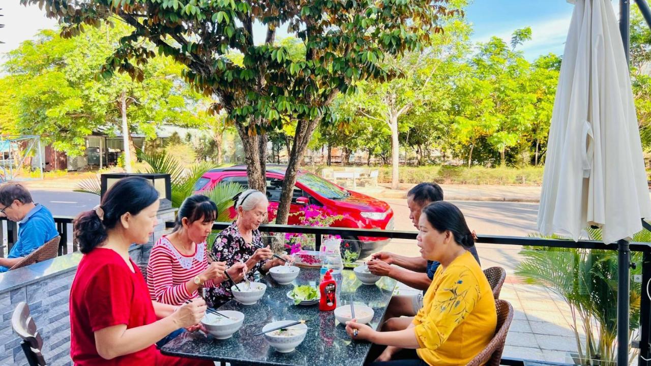 The Track Homestay - Near Bai Dai Beach Cam Lam Exteriör bild