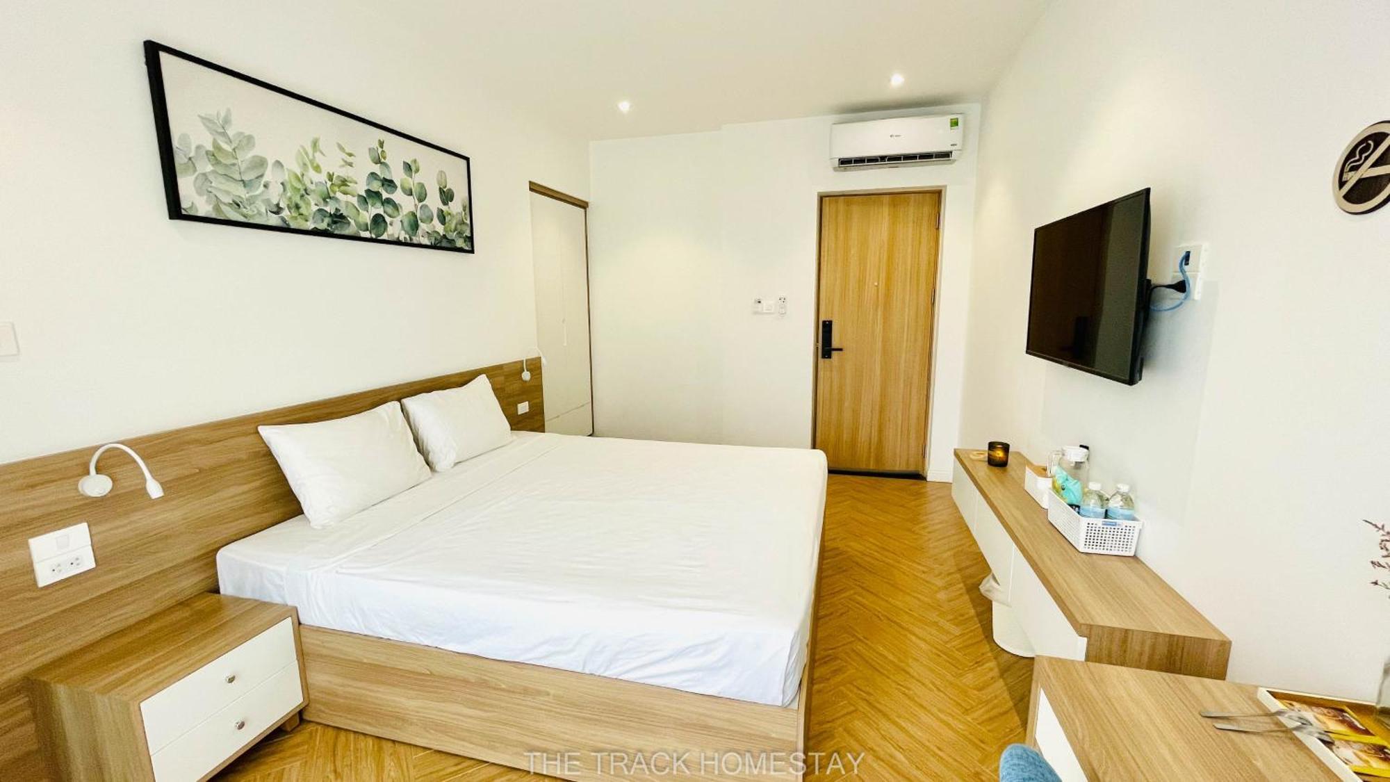 The Track Homestay - Near Bai Dai Beach Cam Lam Exteriör bild