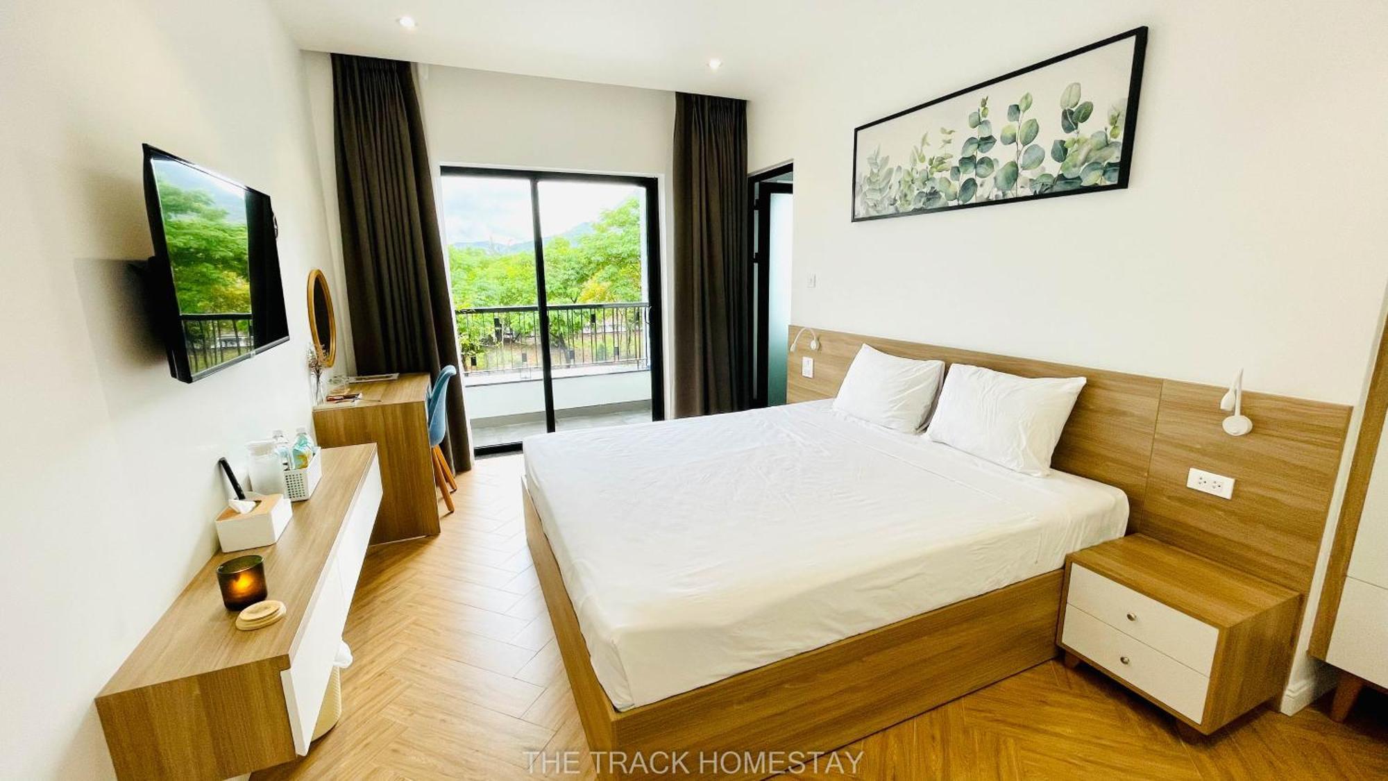 The Track Homestay - Near Bai Dai Beach Cam Lam Exteriör bild