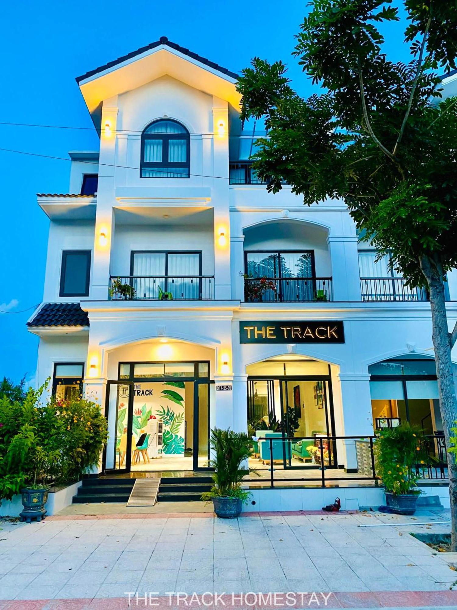 The Track Homestay - Near Bai Dai Beach Cam Lam Exteriör bild