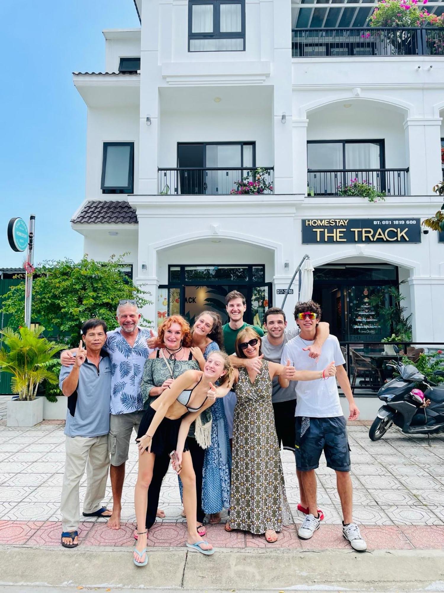 The Track Homestay - Near Bai Dai Beach Cam Lam Exteriör bild